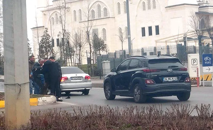 Otomobil yayaya çarptı…