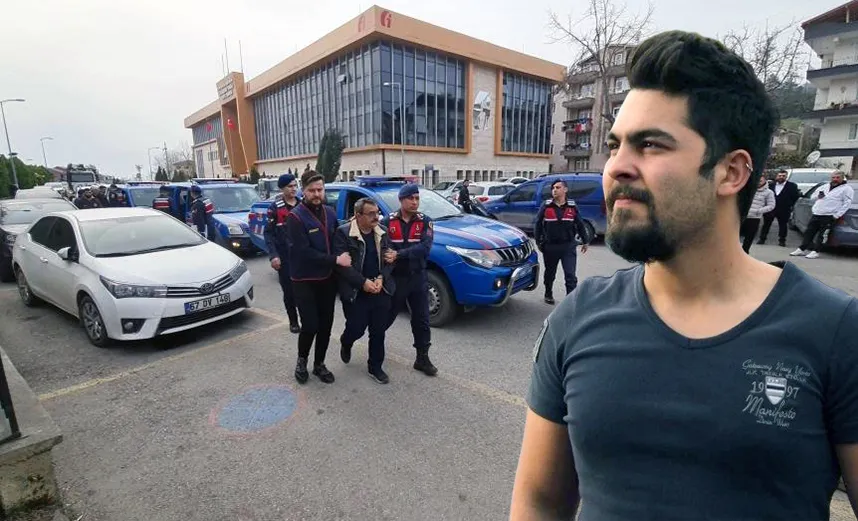Kan donduran ifadeler… Katil zanlısı cenazeye katılmış...