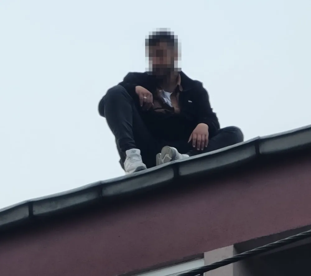 5 katlı binanın çatısında yürekleri ağza getirdi...