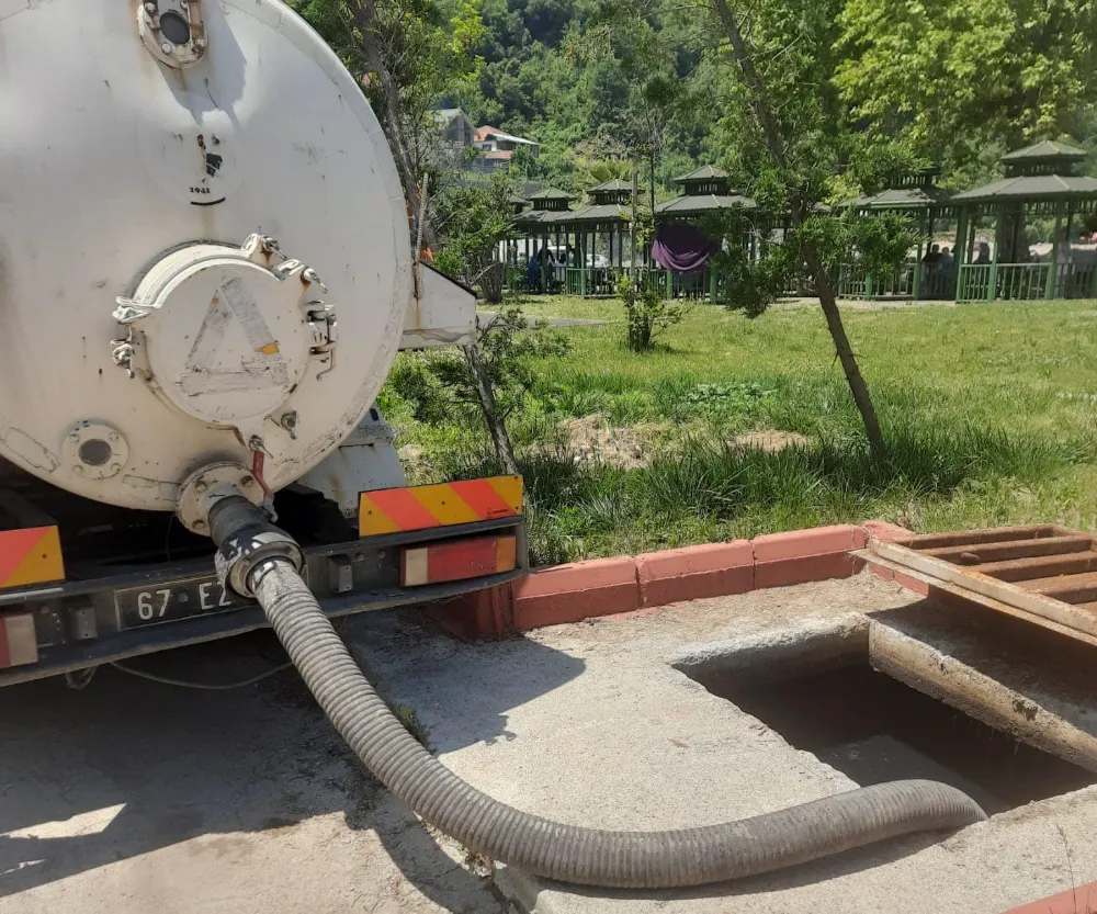 Kozlu’da tuvalet kuyuları temizleniyor