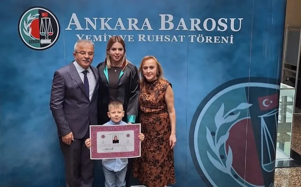 Bozkurt Ailesinin Gururu: Beyzanur Bozkurt Avukatlık Ruhsatını Aldı