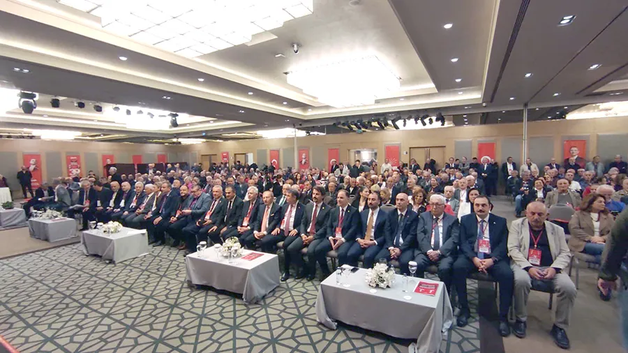CHP’de kritik kongre başladı... Listeler sızmaya başladı... Salon hınca hınç doldu...