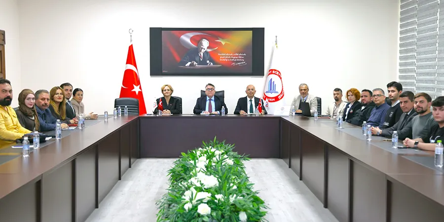Rektör Özölçer, Teknoloji takımlarıyla buluştu