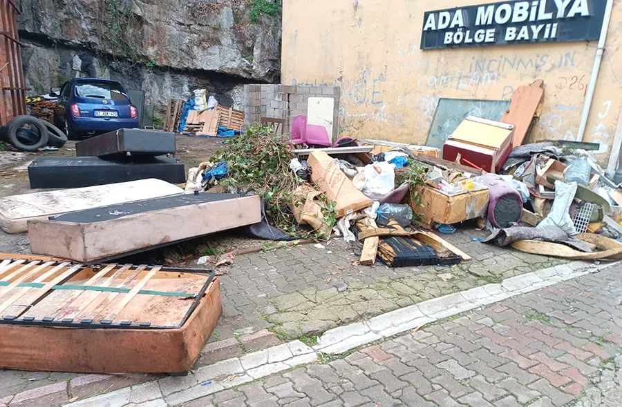Kozlu’nun merkezi eşya çöplüğüne döndü… Yakında salgın hastalık başlar...