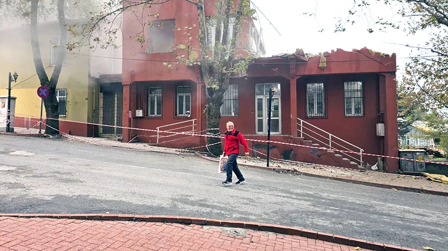 Kontrollü yıkım sırasında yürekler ağza geldi