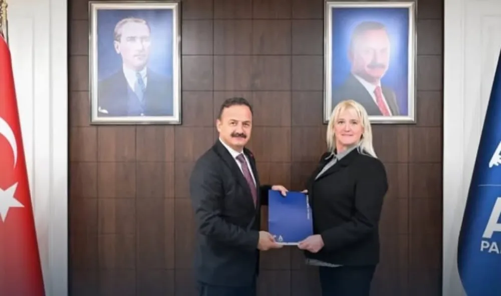 Flaş gelişme... Anahtar Parti İl Başkanı Dilay Yurdumakan Küçük oldu...