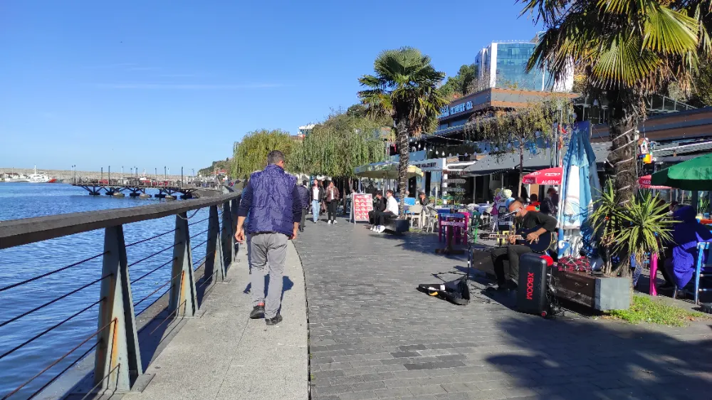 Zonguldak’ta Kasım Güneşi Sahillere Hareketlilik Getirdi