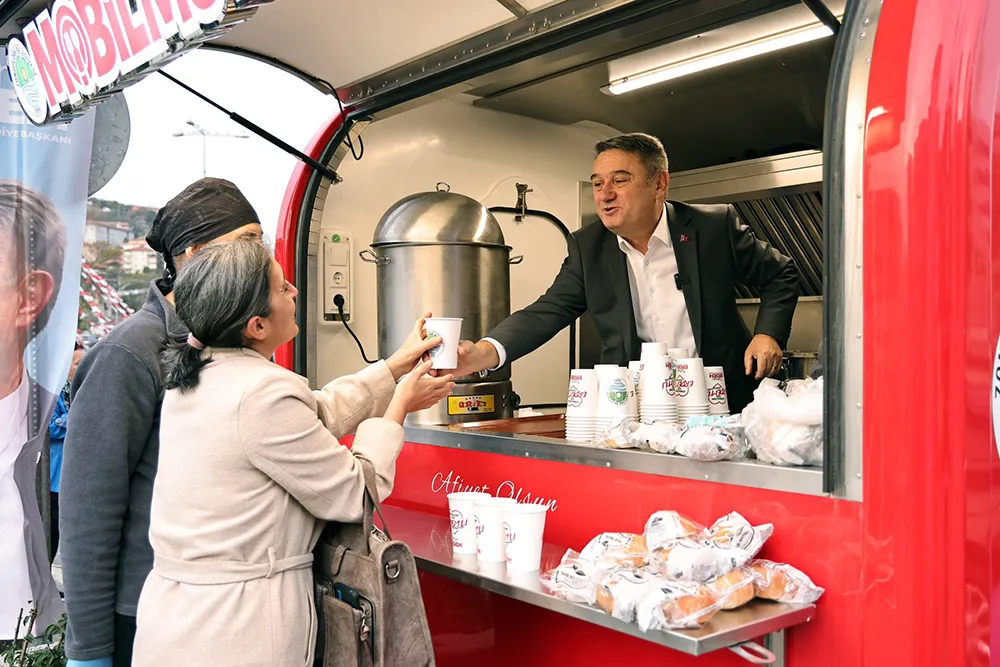 Zonguldaklılar güne çorbayla başladı… Başkan Erdem ikram etti…