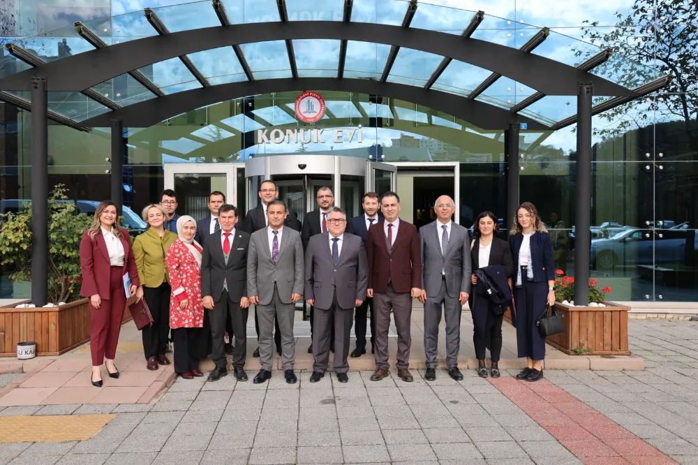 Rektör Özölçer, Roman Vatandaşlara Yönelik Saha Çalışmaları için Oluşturulan İzleme Heyetini Ağırladı