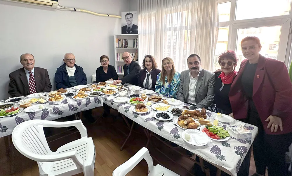 CHP’liler Kozlu’da emekli öğretmenleri ağırladı