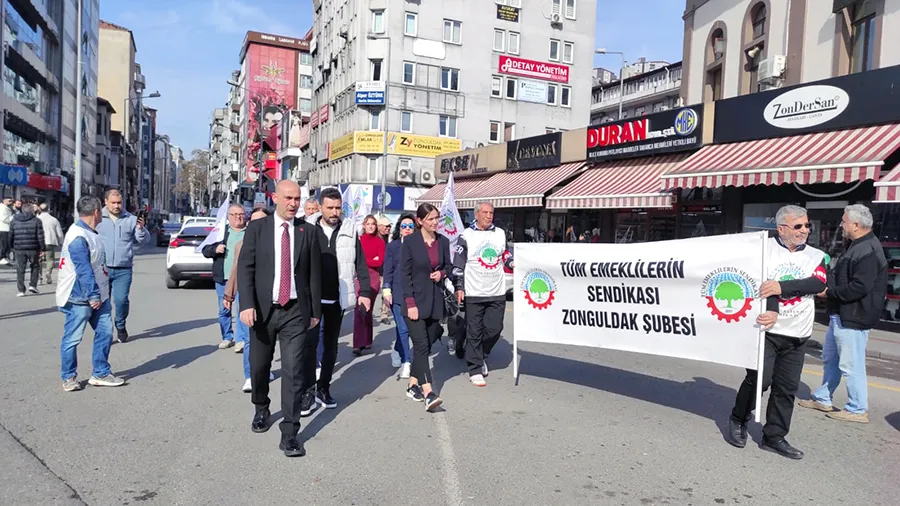 Zonguldak’ta emekliler sokaklara döküldü: Sefalet ücretine onay yok…
