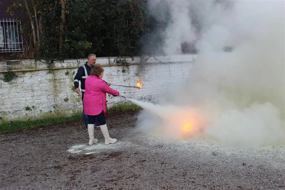 İl Sağlık Müdürlüğünde personele uygulamalı yangın tatbikatı