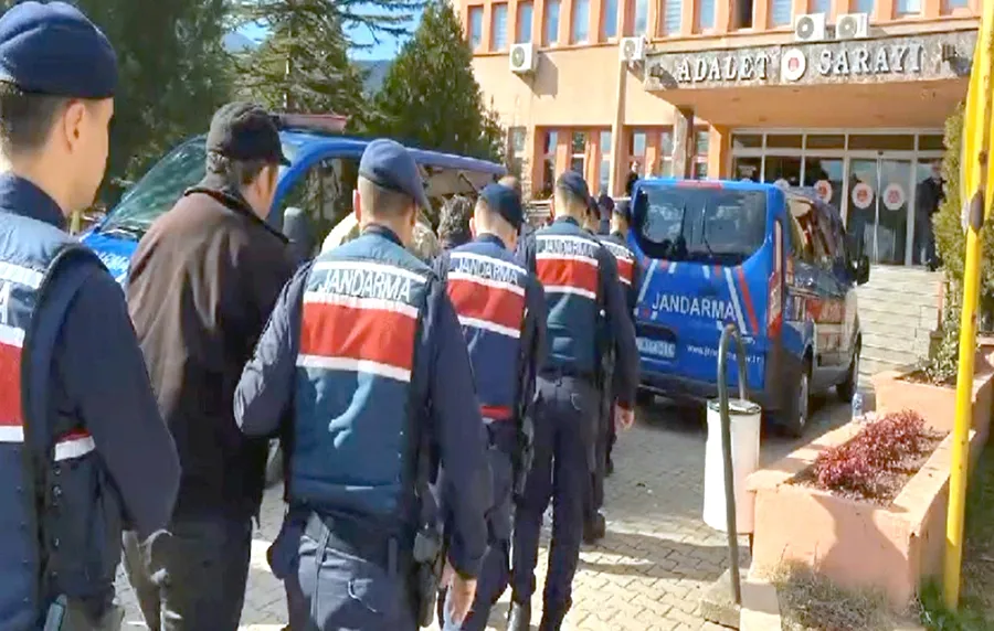 Kaçak kazı yapan 7 kişi tutuklandı...