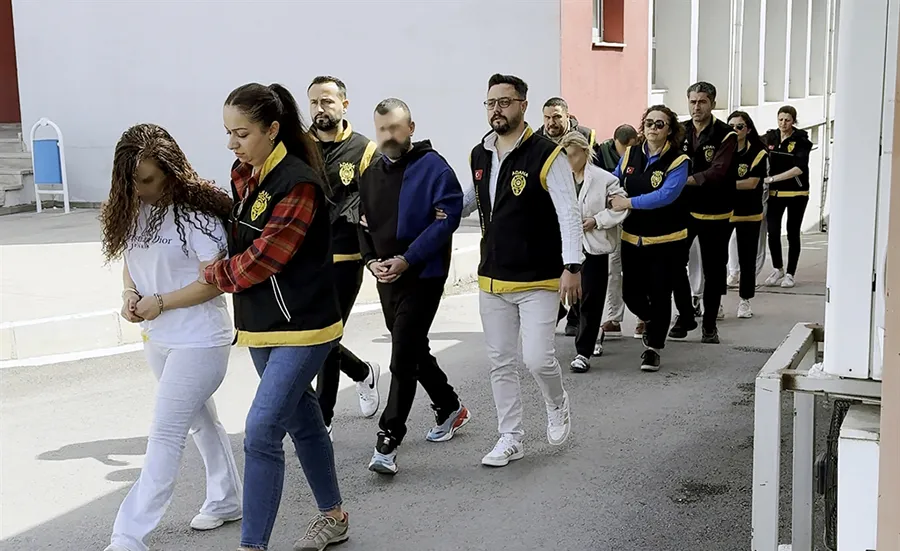 Fuhuş şebekesi çökertildi… 72 milyonluk mal varlığına tedbir konuldu…