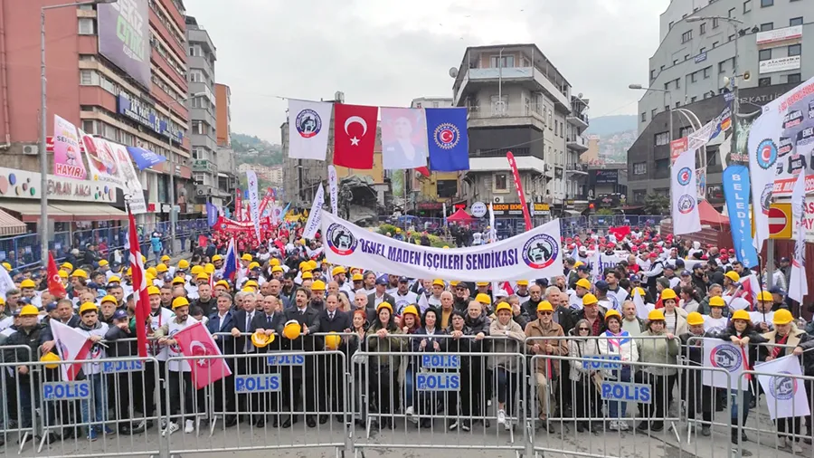 Zonguldak’ta emekçiler, Madenci Anıtı’na yürüdü