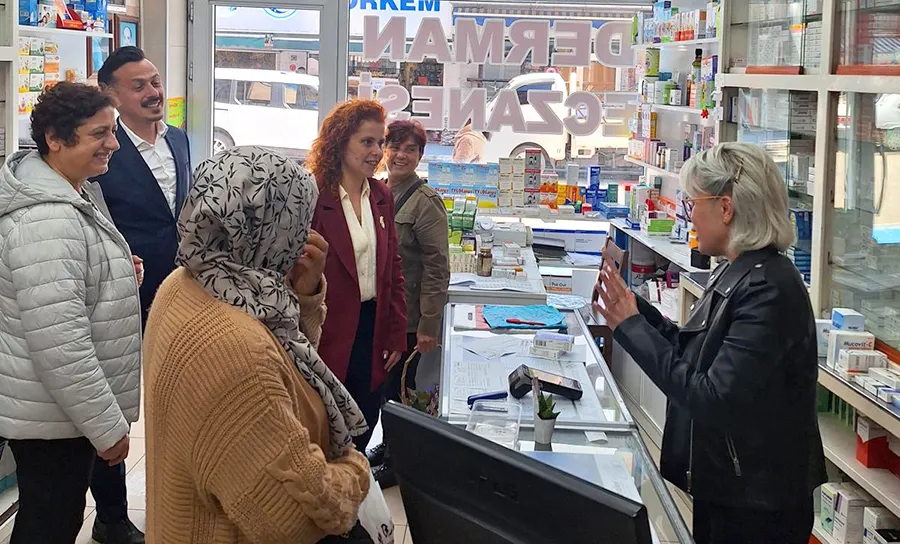 CHP’li Merve Arslan ve ekibi eczacıları unutmadı