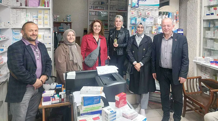AK Parti Kozlu Teşkilatından eczacılara anlamlı ziyaret