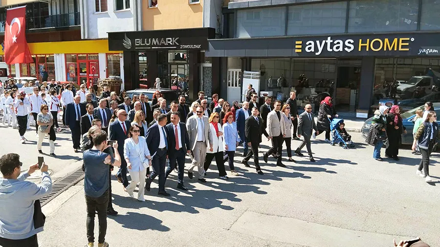 19 Mayıs coşkusu Kozlu’da Kortej Yürüyüşüyle taçlandı