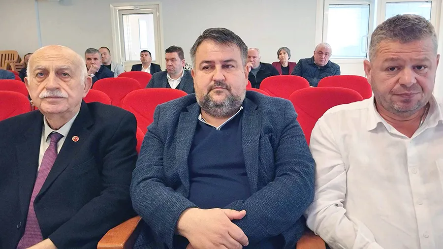 CHP’li Kadir Çetin, Özgür Özel’e saldırıyı kınadı