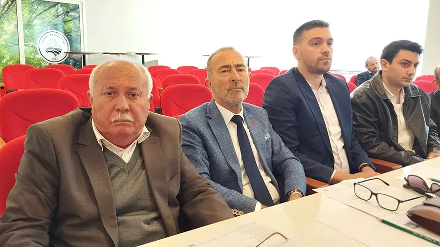 AK Partililer, Özgür Özel’e saldırıyı kınadı