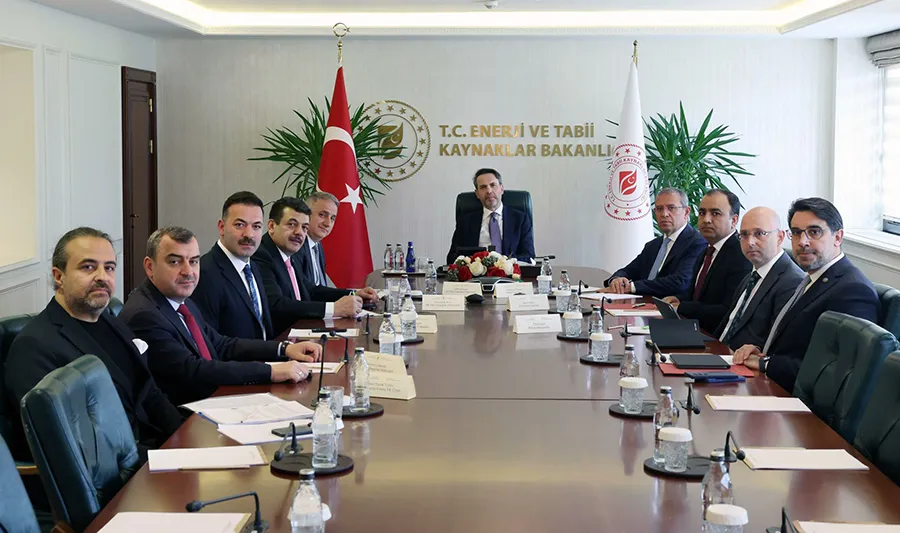 AK Parti heyetinden Enerji Bakanı Bayraktar’a ziyaret