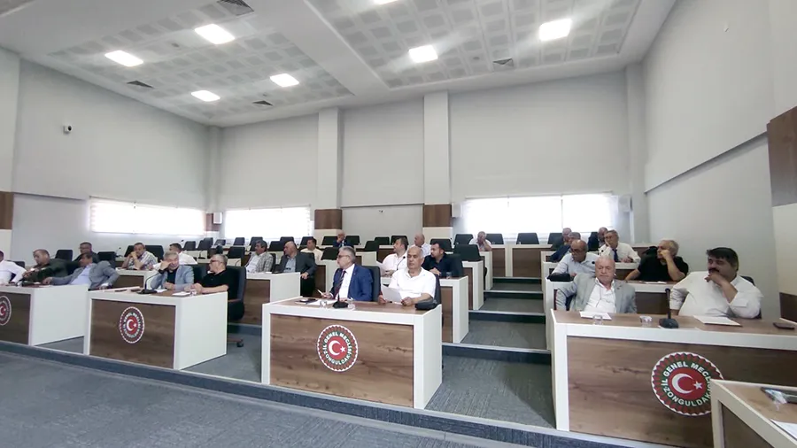 Araç alımında marka gerilimi… Ford mu olsun, Mercedes mi!