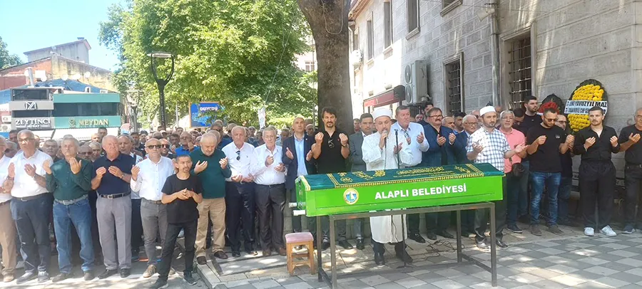 Murat Akar dualarla toprağa verildi