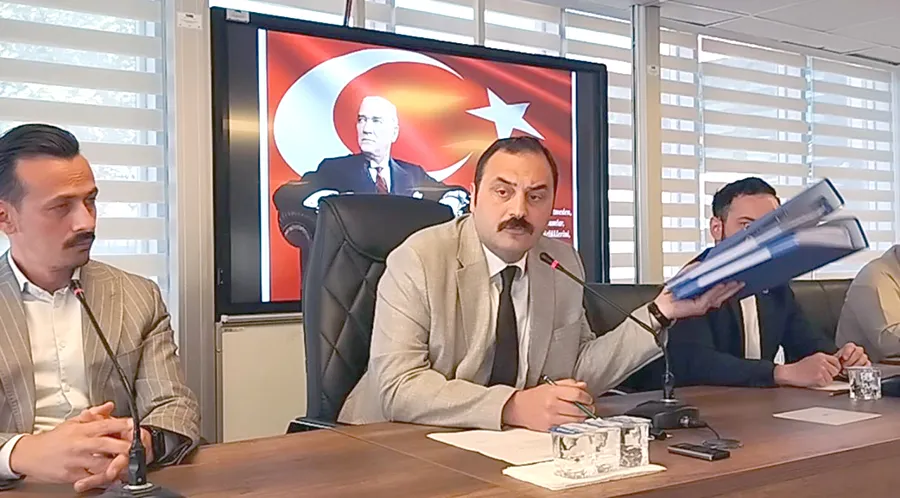 Dökmeci isyan etti: Kozlu’nun geleceğinin önüne geçiyorlar… İlla partimi değiştireyim…
