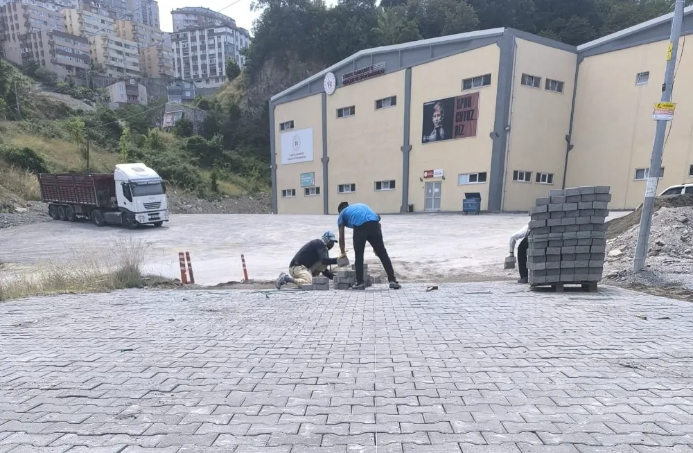 Kozlu’da Spor Salonu ve Stadyum Yoluna parke döşeniyor