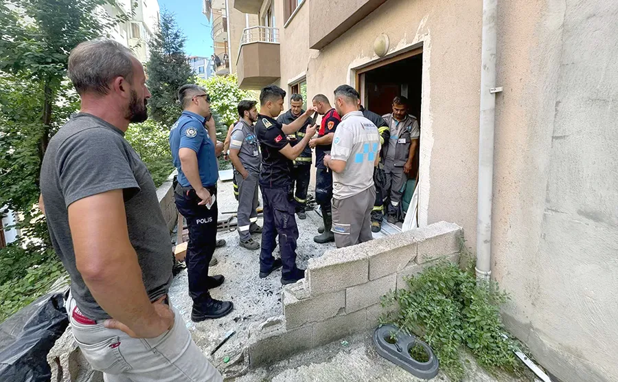 Zonguldak’taki apartmanda patlama: Mahallede panik yaşandı
