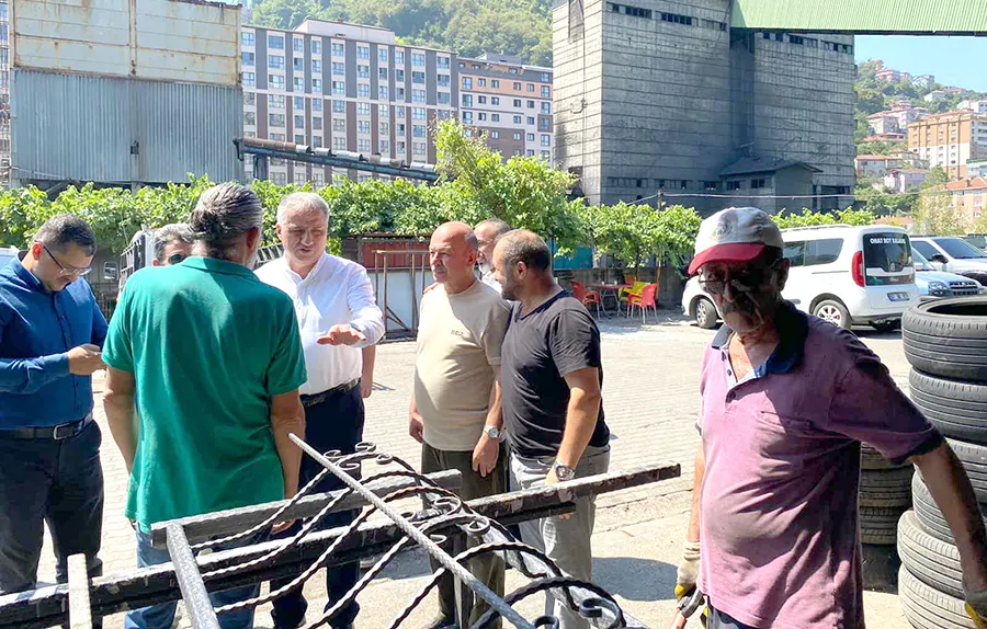 AK Partili Saffet Bozkurt’tan Kozlu’ya ziyaret: Esnafın sorunlarını dinledi