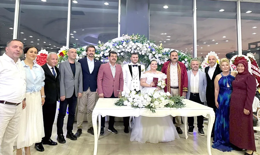 Edanur ile Umutcan mutluluğa yelken açtı... Siyaset, iş dünyası ve basın camiası düğünde buluştu...