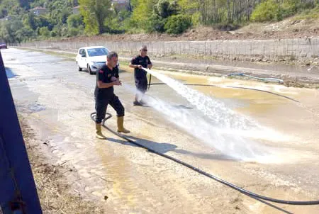 Ilıksu’da yollar temizlendi