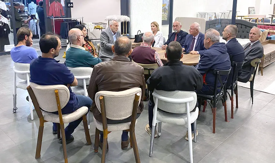İYİ Partili Erkmen ve ekibi, Elmas Park’ta dert dinledi