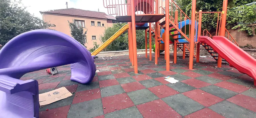 Kozlu’da çocuk parkındaki oyun gruplarını kırdılar