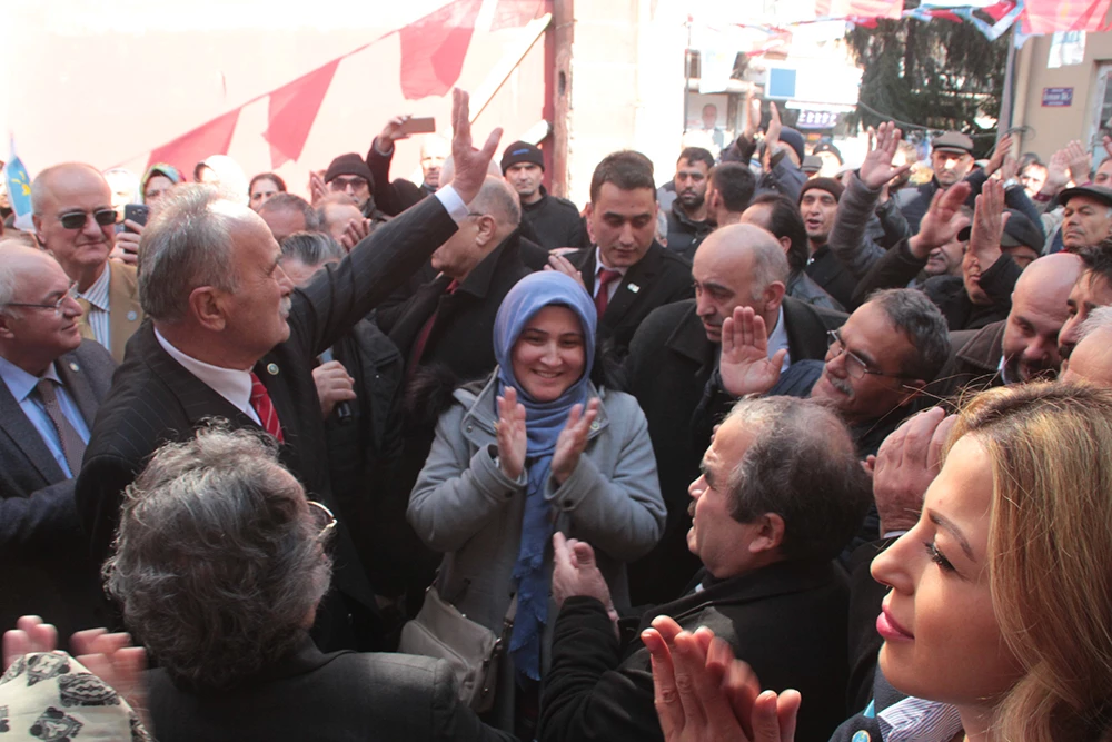 Dökmeci ‘İYİ’ geliyor… Açılışta izdiham vardı…