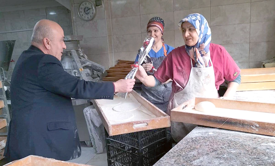 AK Partililer Kozlu’da kadınları kutladı...