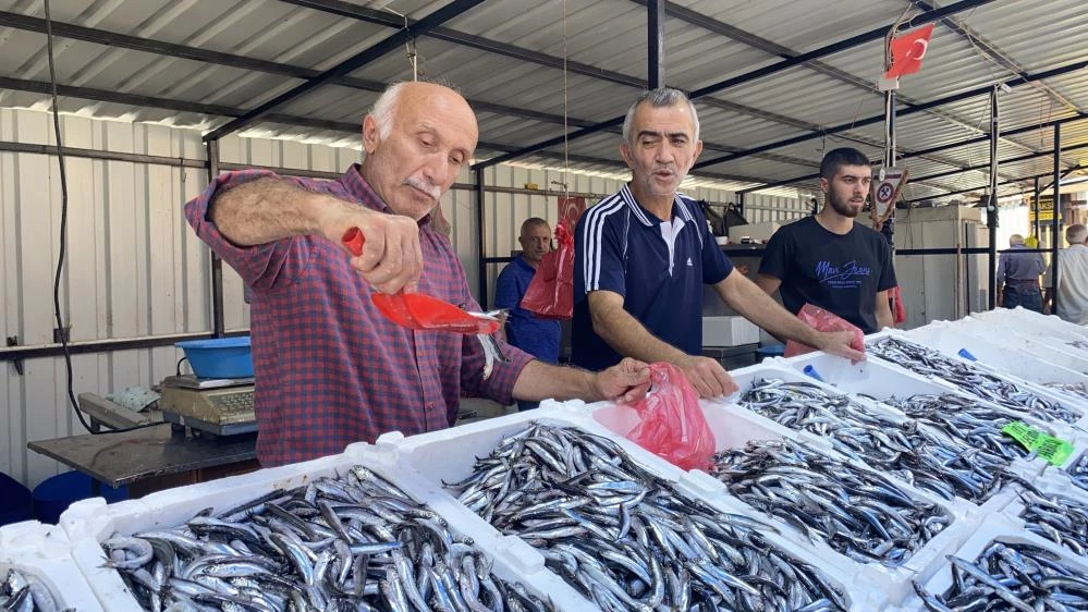 Balık tezgahları beklenen ilgiyi görmedi...