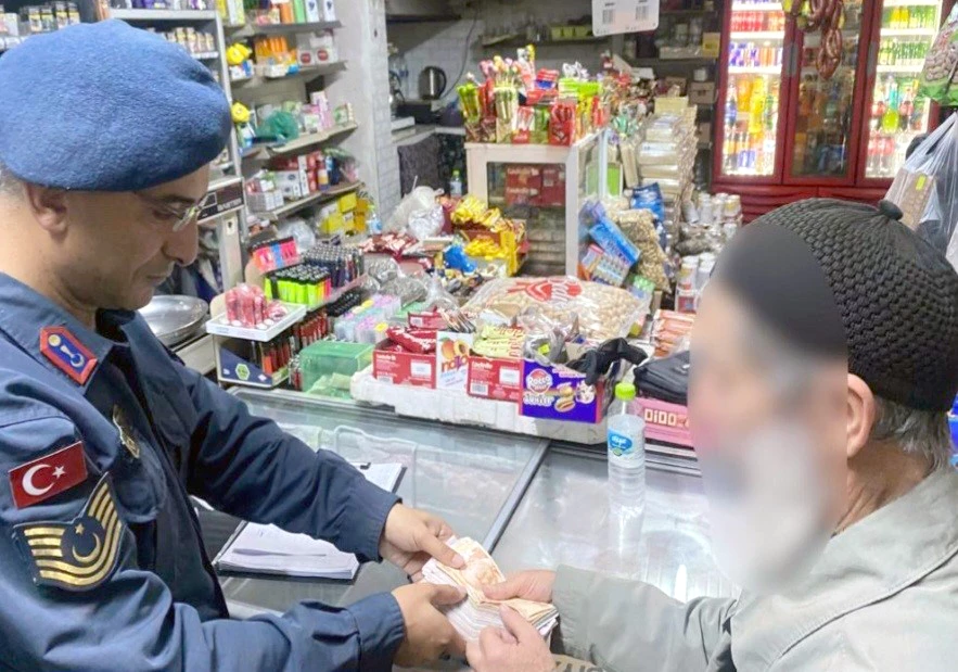 Market faresi yakalandı… 22 bin 650 lira çalmış!..