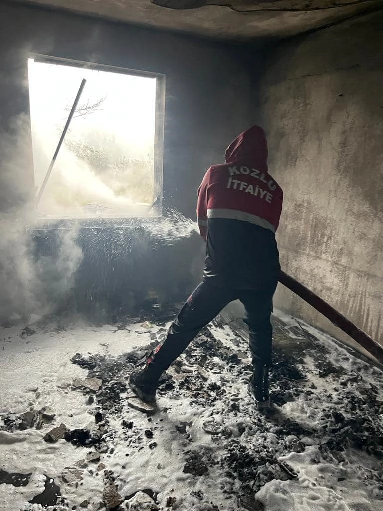 Kozlu’da yangın evi kül etti...