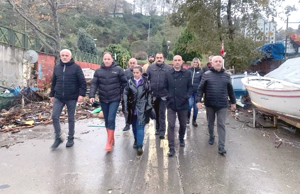 CHP’liler şiddetli fırtına sonrası Kozlu’da incelemelerde bulundu...