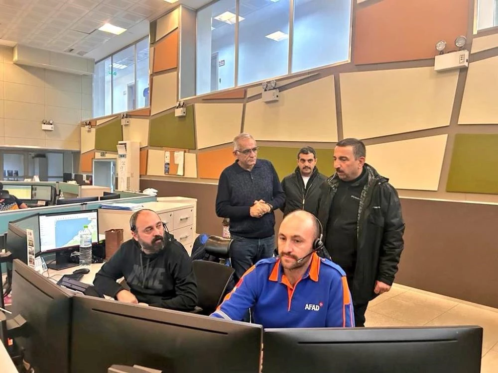 Vali Hacıbektaşoğlu, AFAD merkezindeki çalışmaları ve dere yataklarını denetledi...